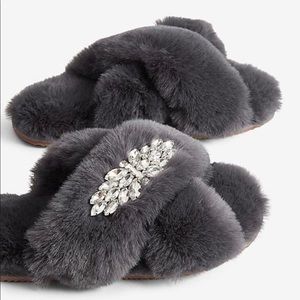 Express Faux Fur Removable Brooch Slippers